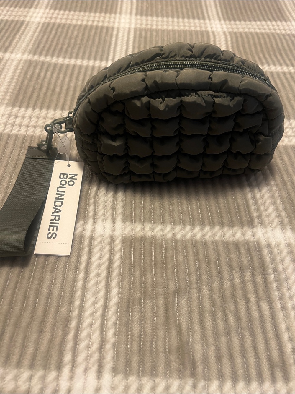 No Boundaries Quilted Puffer Wristlet - Olive